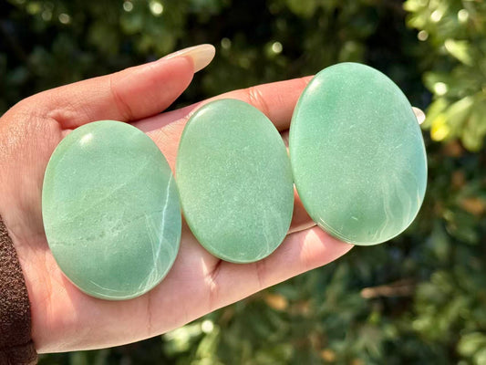 Natural Aventurine palm stone,Hand Carved Worry Stone.1PC