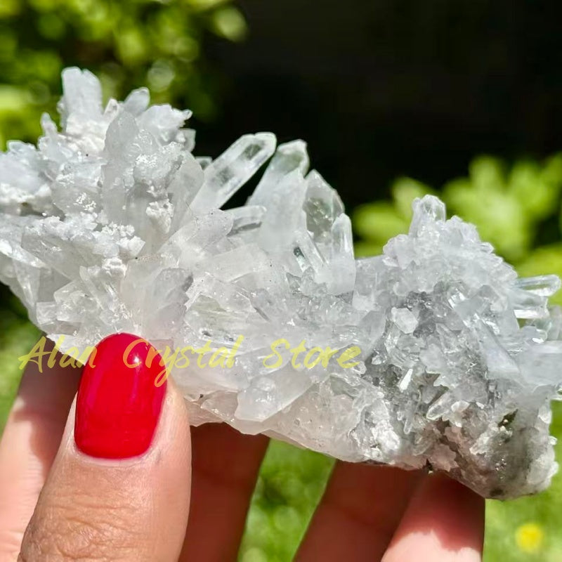 Natural Clear Quartz Cluster.High-quality Crystal Cluster.