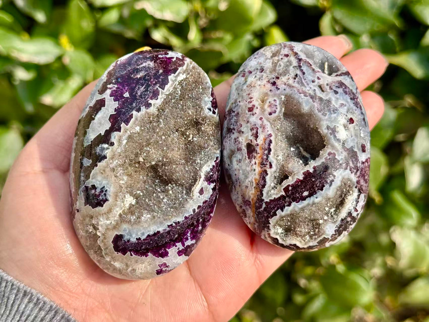 Natural Sphalerite Palm Stone,Purple Sphalerite Geode Worry Stone.Crystal gifts 1PC