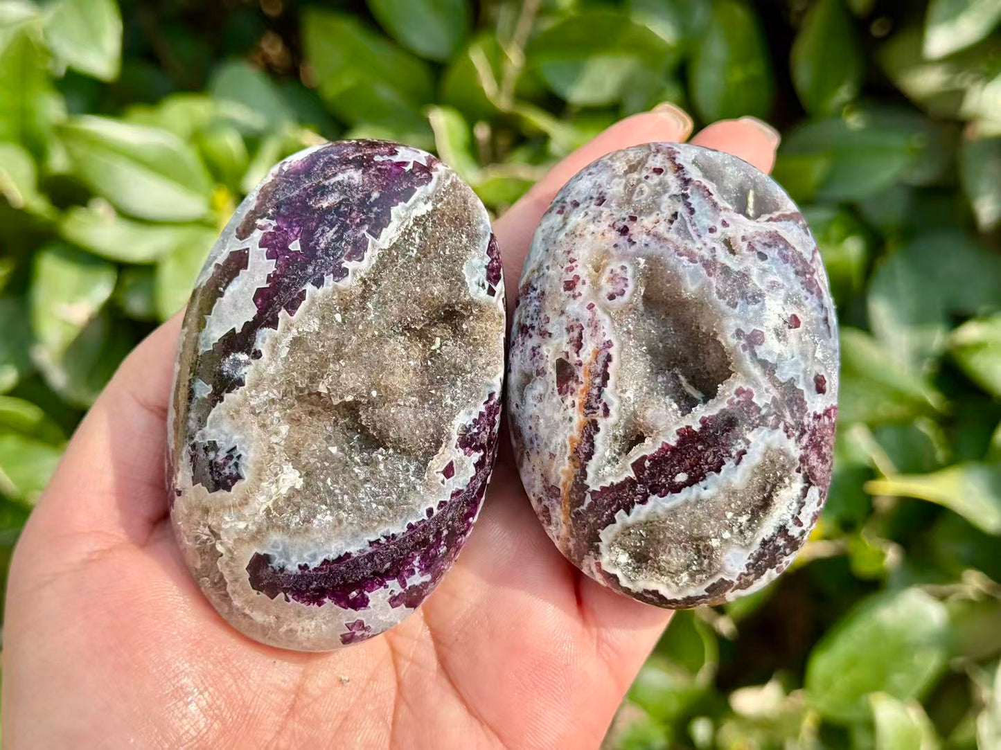 Natural Sphalerite Palm Stone,Purple Sphalerite Geode Worry Stone.Crystal gifts 1PC
