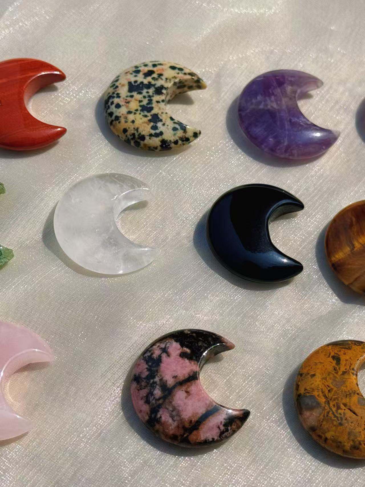10PCS Natural Crystal Quartz Moon,Hand Carved Moon.Crystal gifts