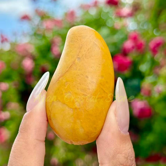 Yellow Jade Mango Carving Home Decoration
