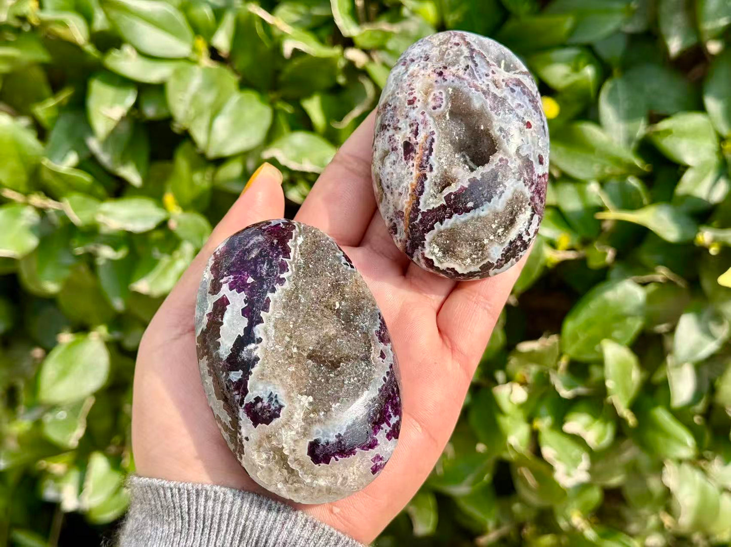 Natural Sphalerite Palm Stone,Purple Sphalerite Geode Worry Stone.Crystal gifts 1PC